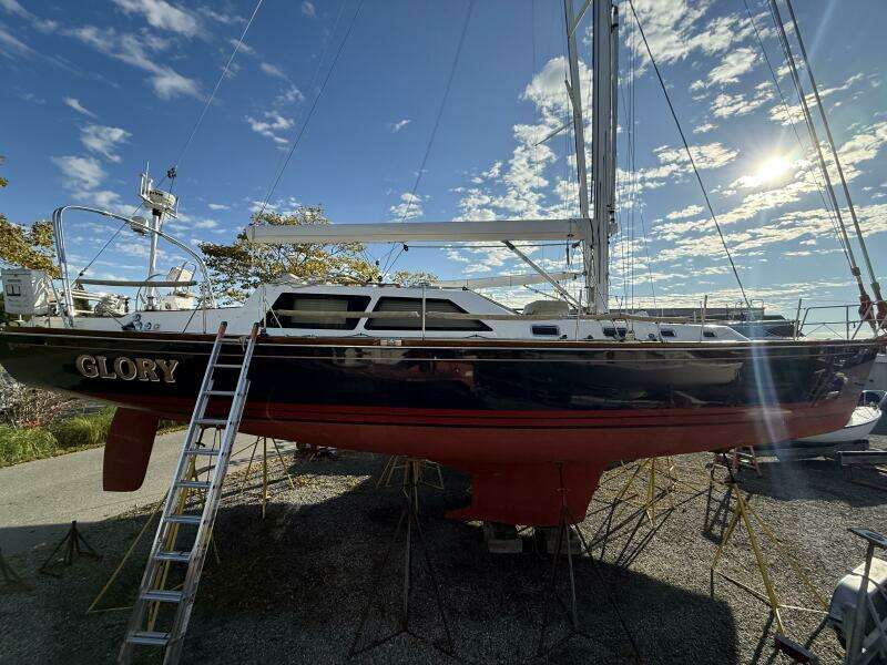 2011 Tartan 47 Glory starboard side hauled