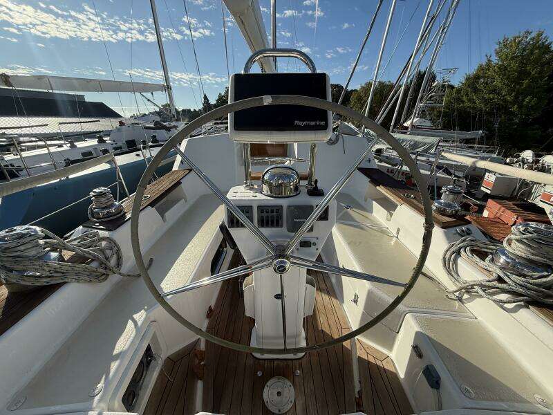 2011 Tartan 47 Glory helm looking forward