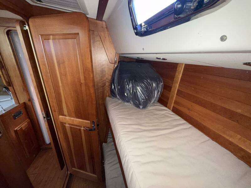 2011 Tartan 47 Glory crew berths