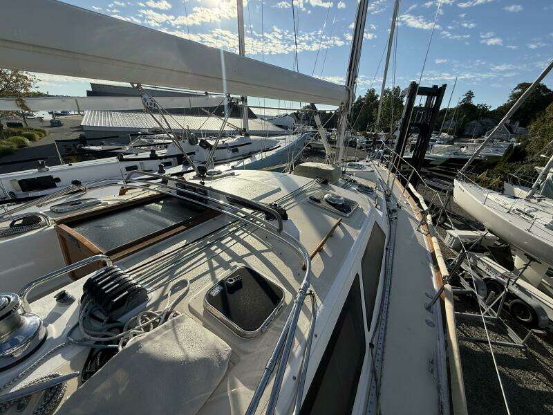 2011 Tartan 47 Glory starboard deck looking forward