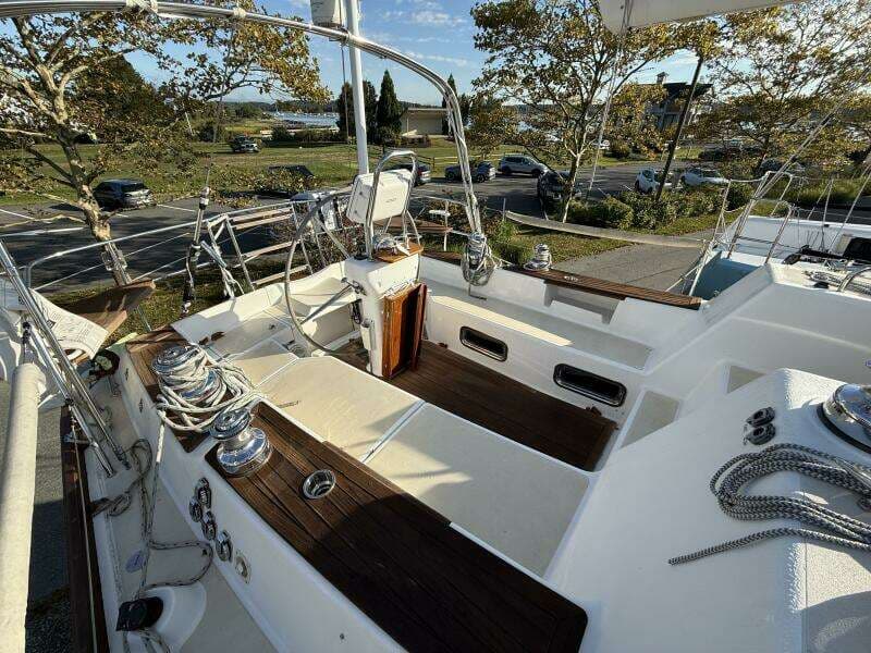 2011 Tartan 47 Glory starboard cockpit looking aftward