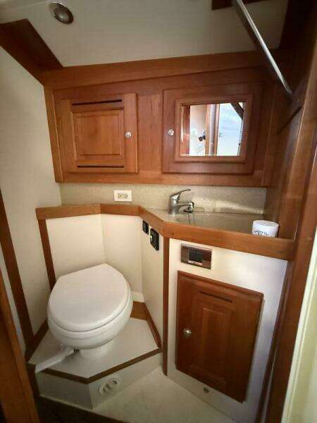 2011 Tartan 47 Glory VIP head