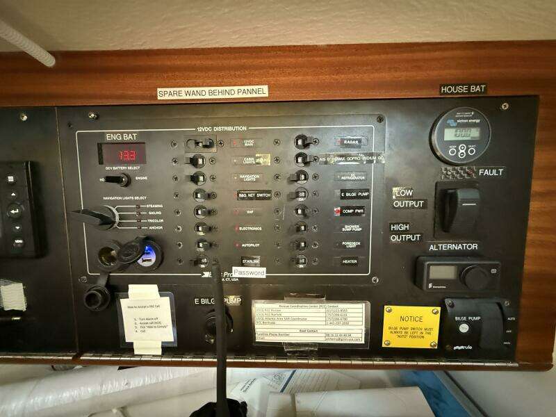 2018 J/121 Alchemy electrical panel