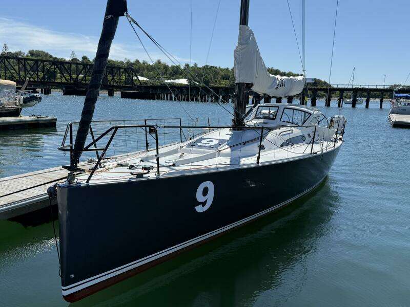 2018 J/121 Alchemy bow