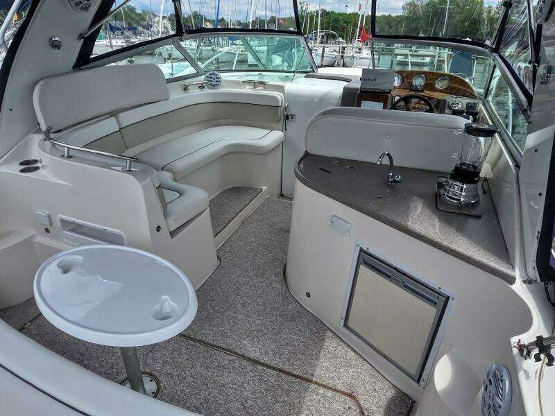 2007 Rinker 320 Express