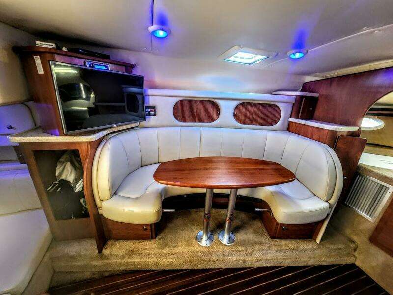 2007 Rinker 320 Express