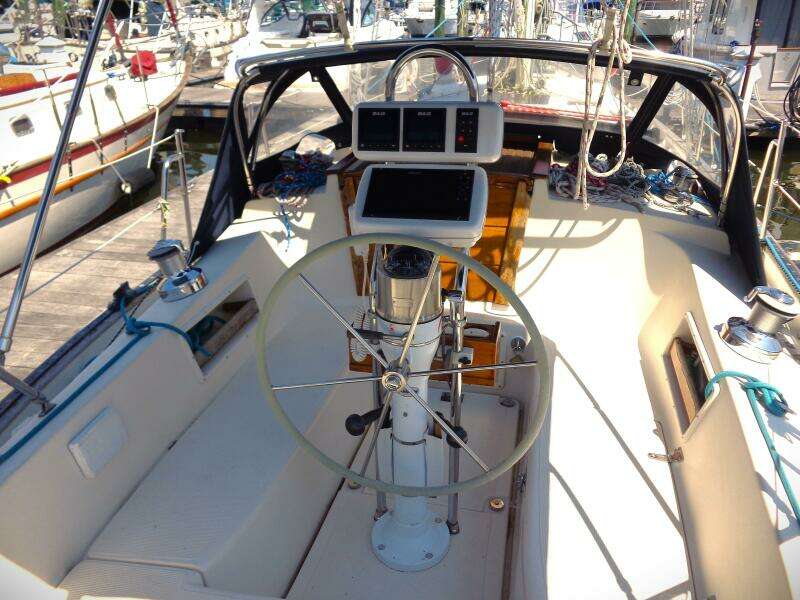 1995 Pacific Seacraft 37