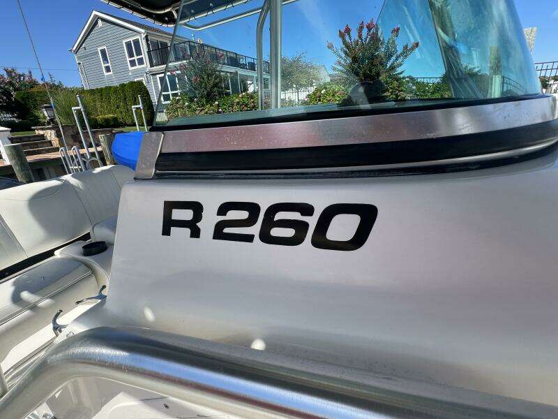 2004 Robalo R 260