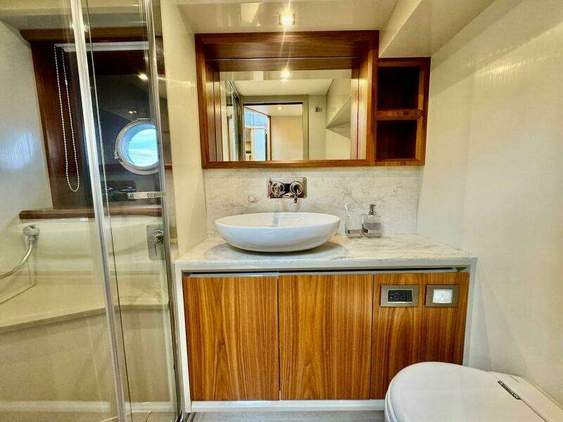 2016 Absolute 45 Sport Yacht