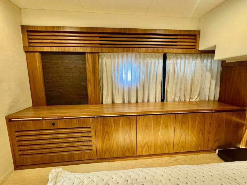 2016 Absolute 45 Sport Yacht