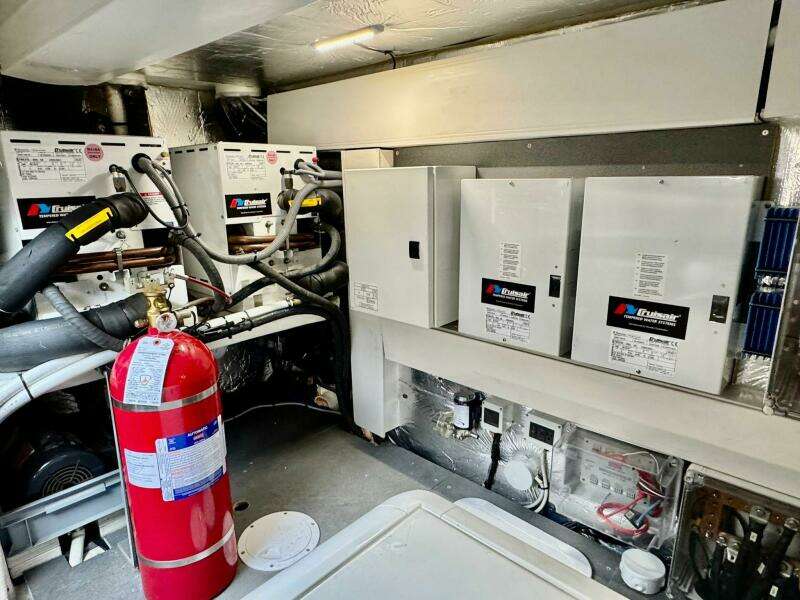 2016 Absolute 45 Sport Yacht