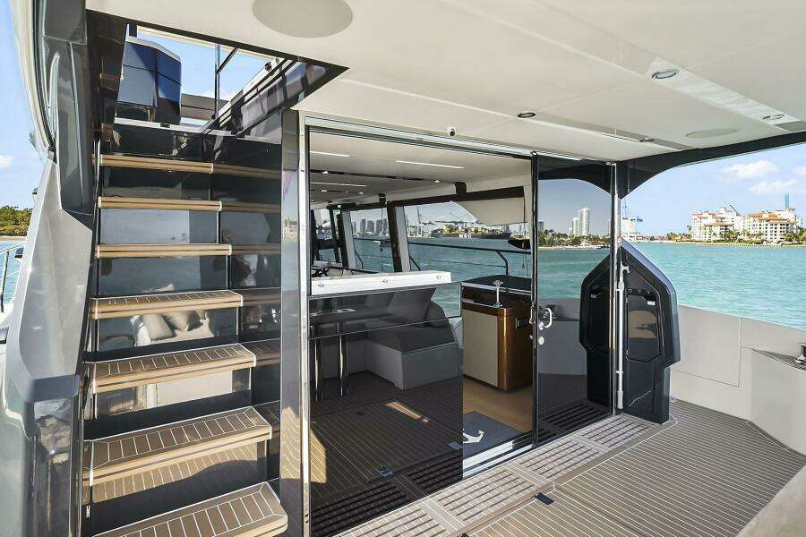 2021 Fairline Squadron 68