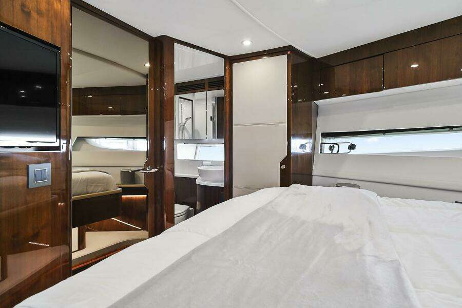 2021 Fairline Squadron 68