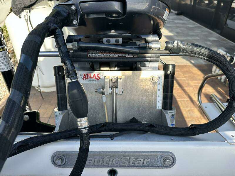 2020 NauticStar 2140 Sport Shallow Bay