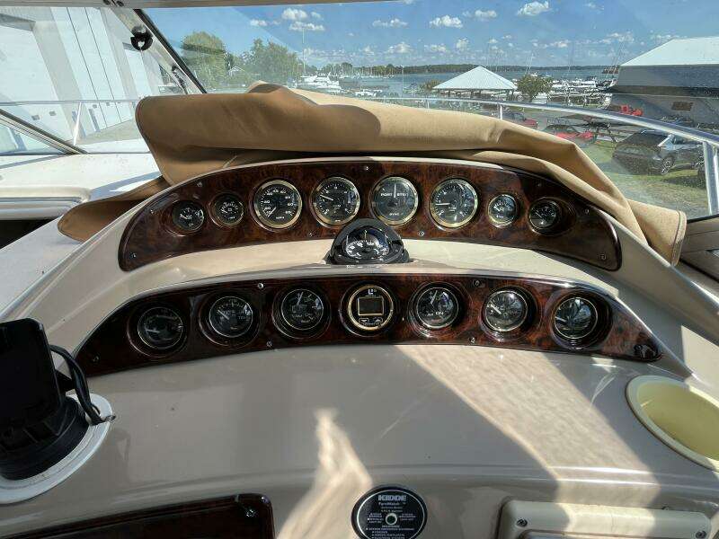 2000 Rinker Fiesta Vee 340