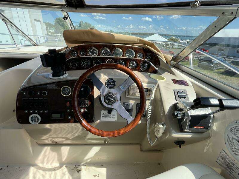 2000 Rinker Fiesta Vee 340