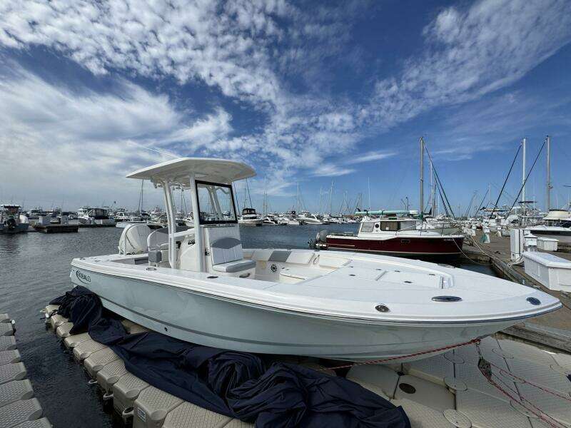 2021 Robalo 246 Cayman