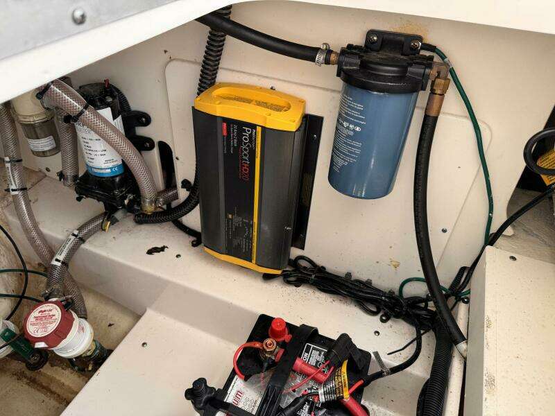 2021 Robalo 246 Cayman