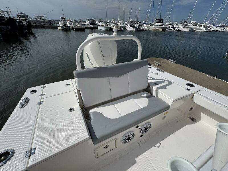 2021 Robalo 246 Cayman