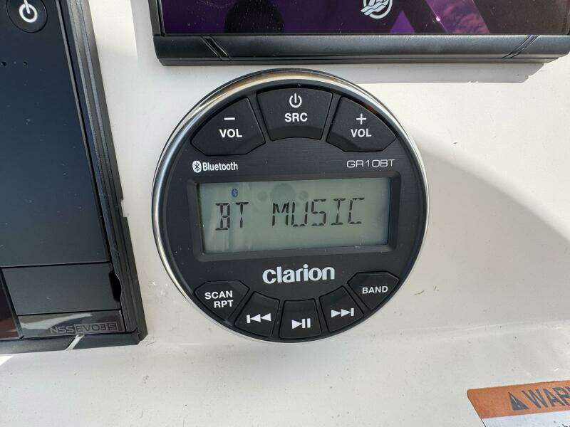 2021 Robalo 246 Cayman