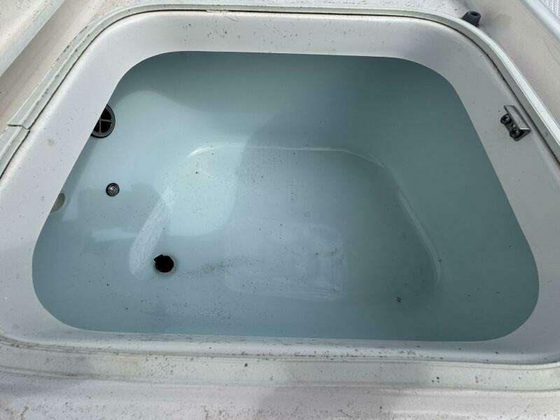 2021 Robalo 246 Cayman