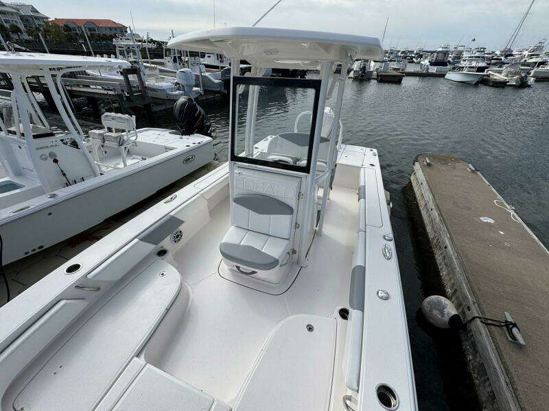 2021 Robalo 246 Cayman