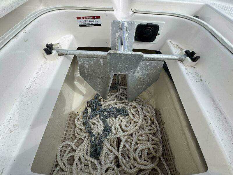 2021 Robalo 246 Cayman