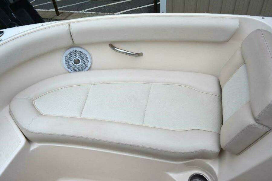 2011 Pursuit DC 265 Dual Console