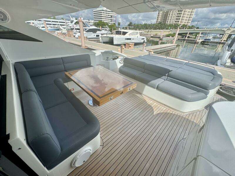 Pershing 72 Uptown Girl- Cockpit