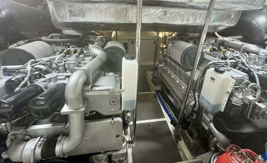 Pershing 72 Uptown Girl- Engine Room