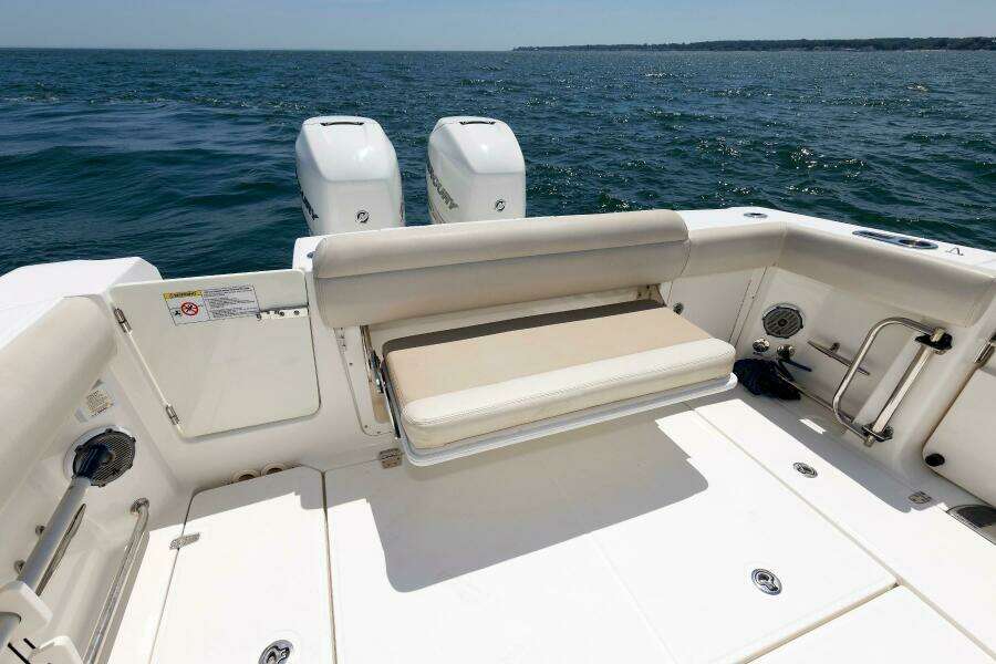 2016 Boston Whaler 330 Outrage