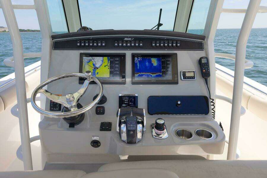 2016 Boston Whaler 330 Outrage