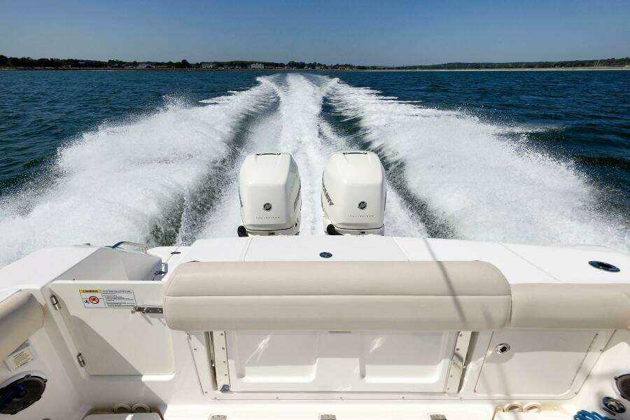 2016 Boston Whaler 330 Outrage