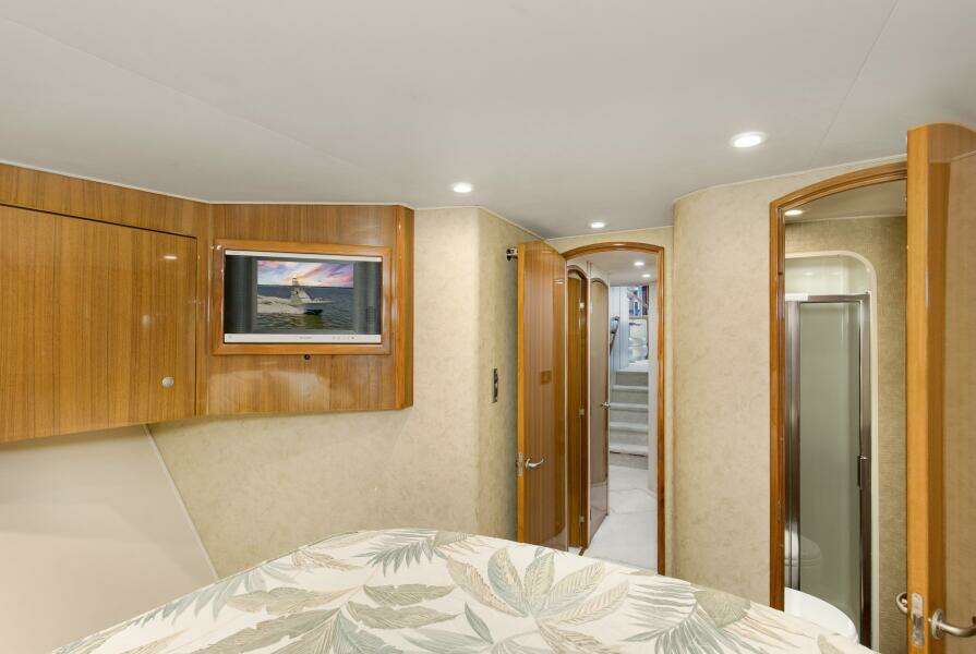 2007 64 Viking Enclosed Bridge Reel Blues Forward Stateroom (2)