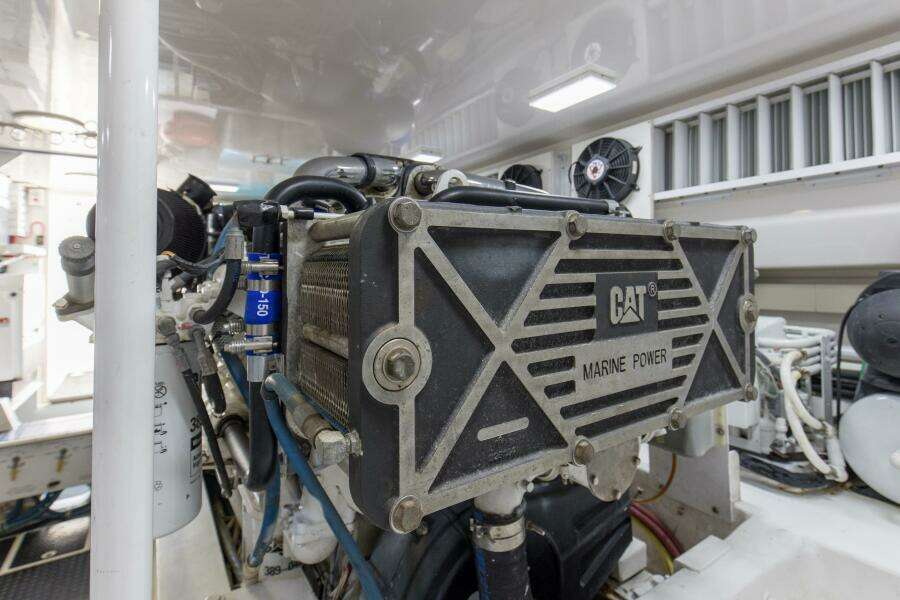 2007 64 Viking Enclosed Bridge Reel Blues Engine Room (5)