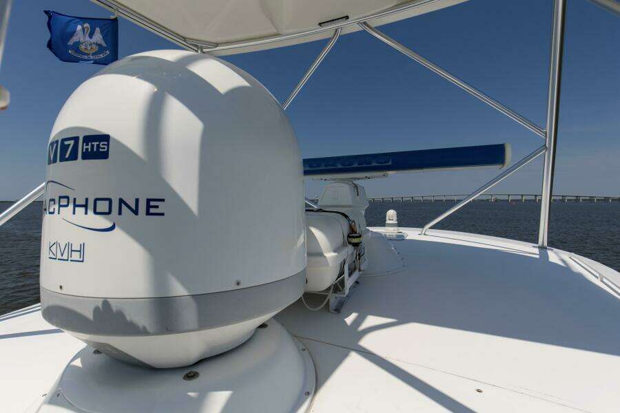 2007 64 Viking Enclosed Bridge Reel Blues Radar