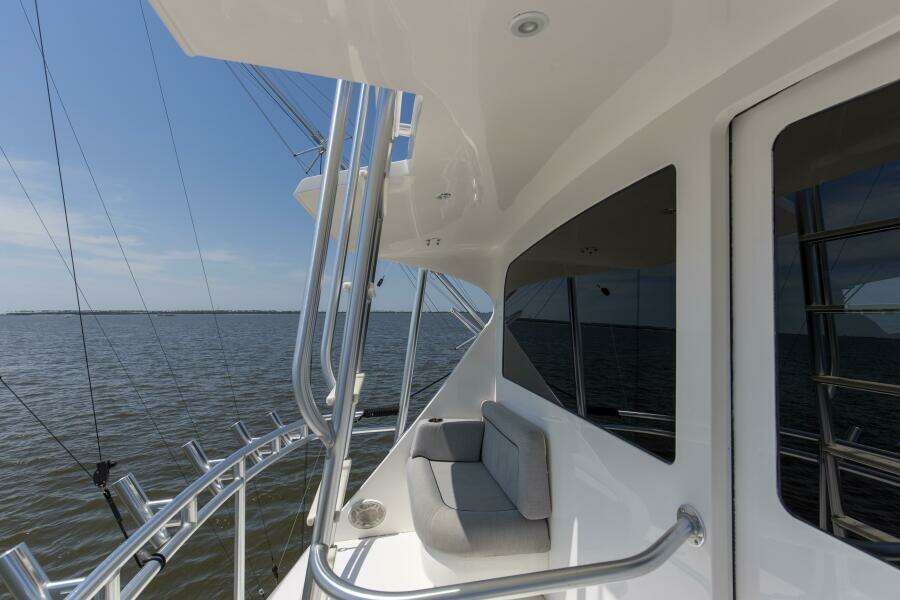 2007 64 Viking Enclosed Bridge Reel Blues Bridge Mezzanine (2)