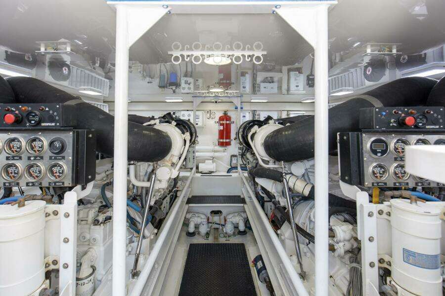 2007 64 Viking Enclosed Bridge Reel Blues Engine Room
