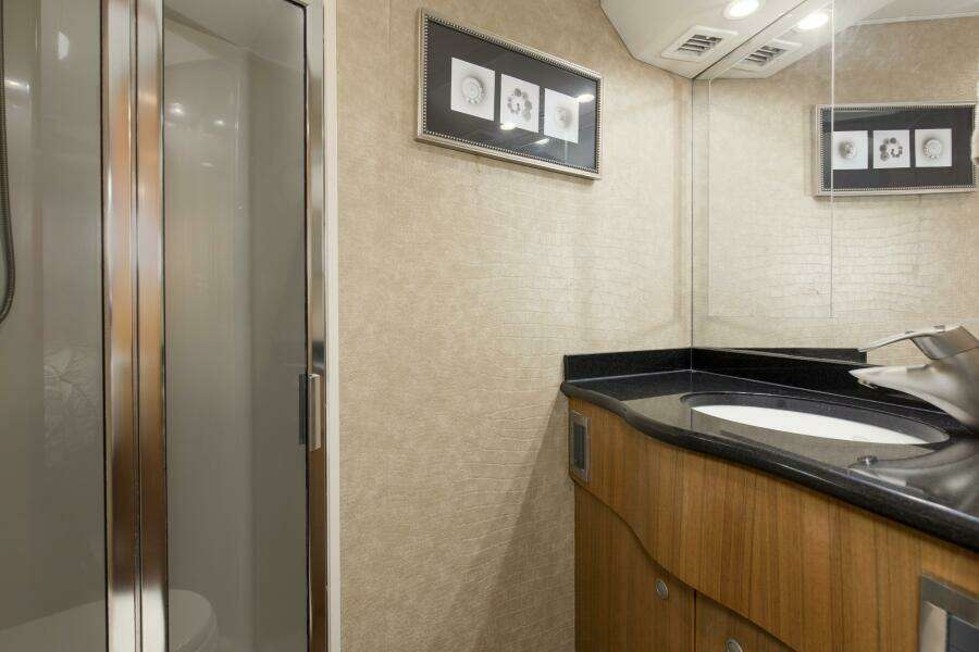 2007 64 Viking Enclosed Bridge Reel Blues Forward Stateroom Head