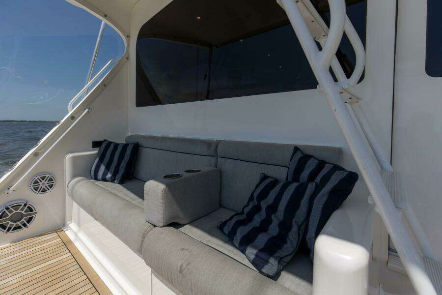 2007 64 Viking Enclosed Bridge Reel Blues Mezzanine