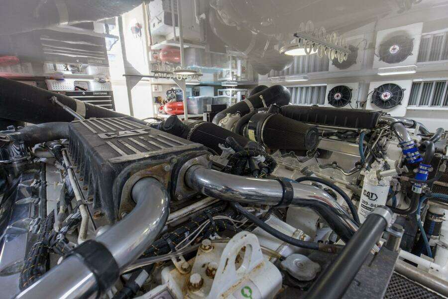 2007 64 Viking Enclosed Bridge Reel Blues Engine Room (9)