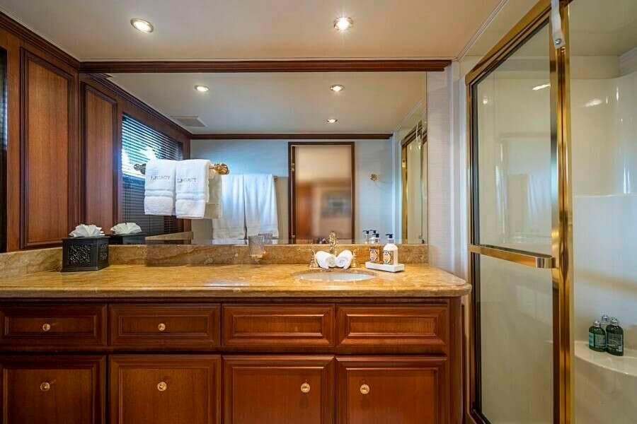 Starboard Guest Bath