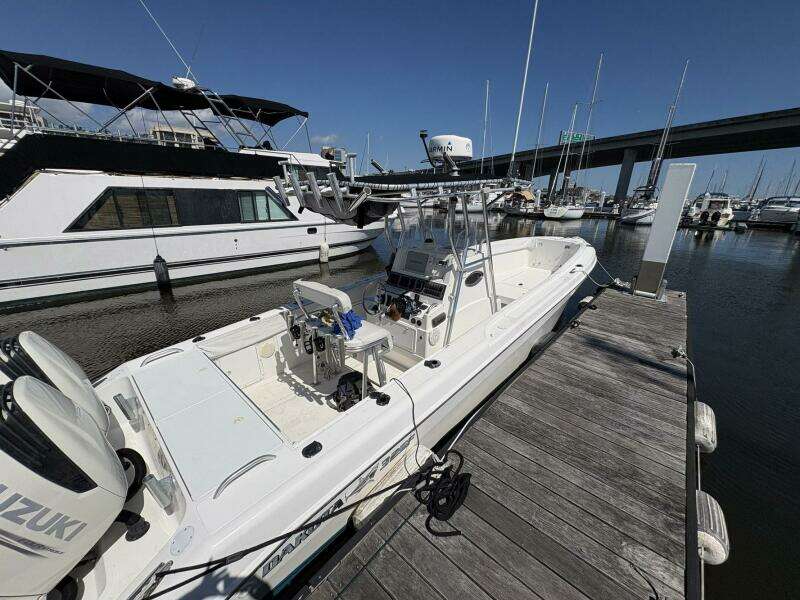 1998 Dakota 320 Open Fisherman