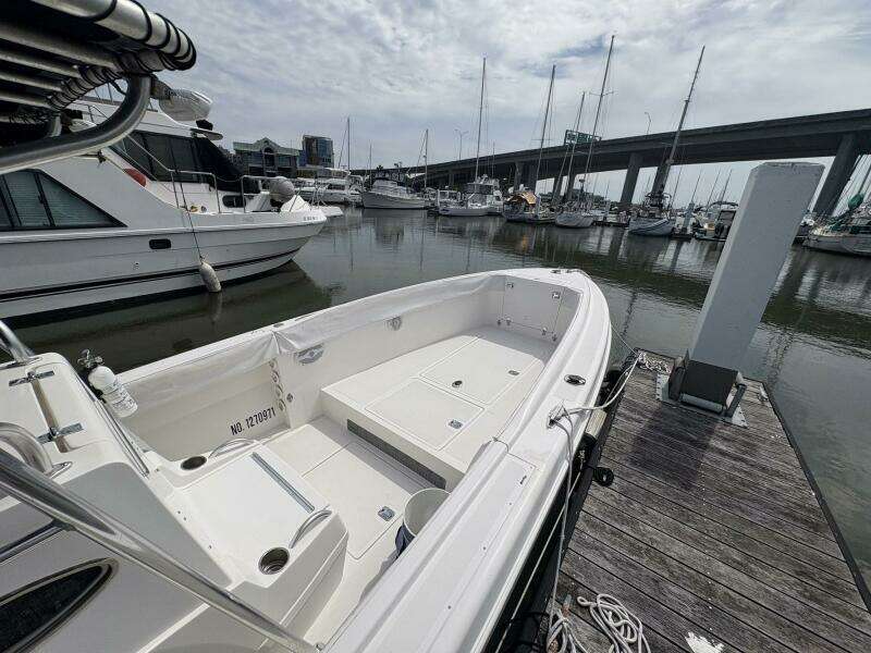 1998 Dakota 320 Open Fisherman