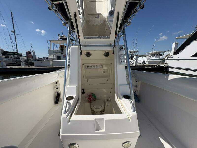 1998 Dakota 320 Open Fisherman