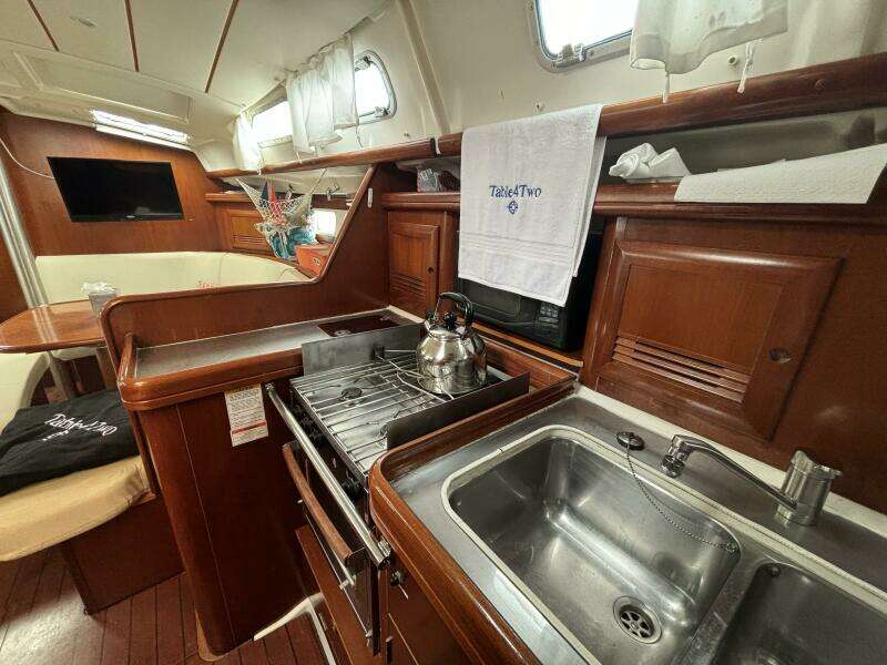 2004 Beneteau 423