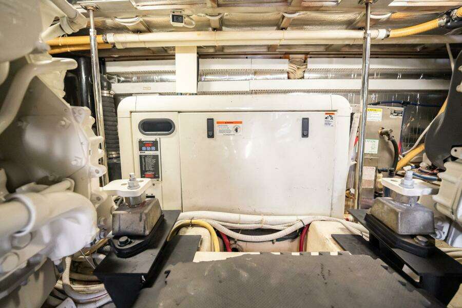 2005 Carver 56 Voyager