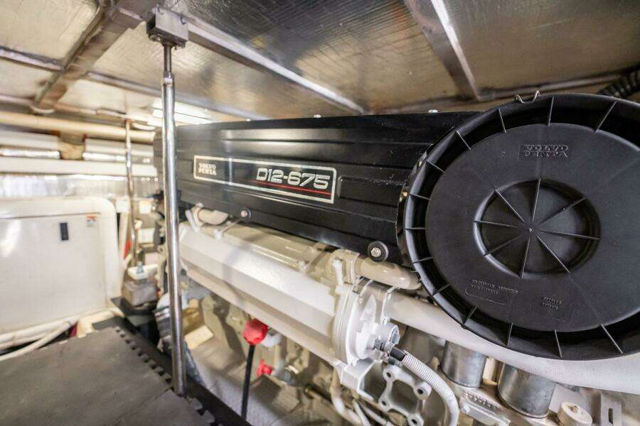 2005 Carver 56 Voyager