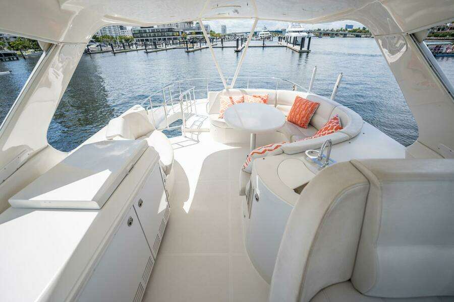 2005 Carver 56 Voyager