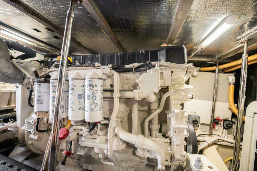 2005 Carver 56 Voyager